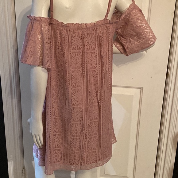 Off Shoulder Lace Shift Dress - Picture 4 of 9